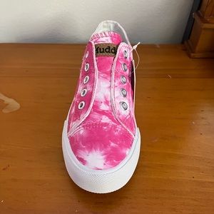 Never worn pink tie dye Mudd shoes, girls, size 4